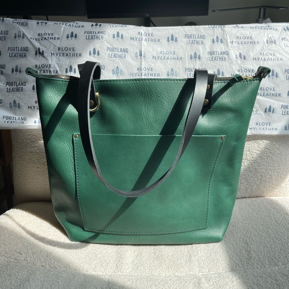 Portland Leather Medium Zipper Tote Bag OG ARUBA